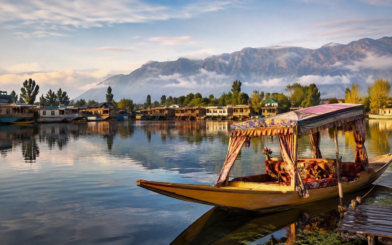 Kashmir Travel Guide: Weather, Places, Culture and Planning Tips